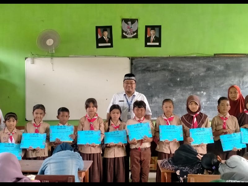 PEMBAGIAN RAPORT SDN 5 KEDUNGLO